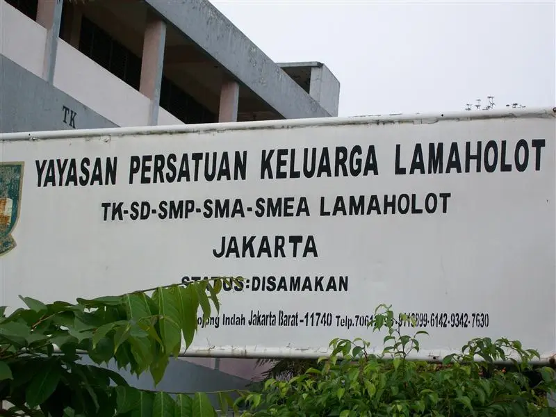 SMA LAMAHOLOT
