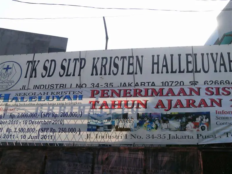 SMP KRISTEN HALELUYAH