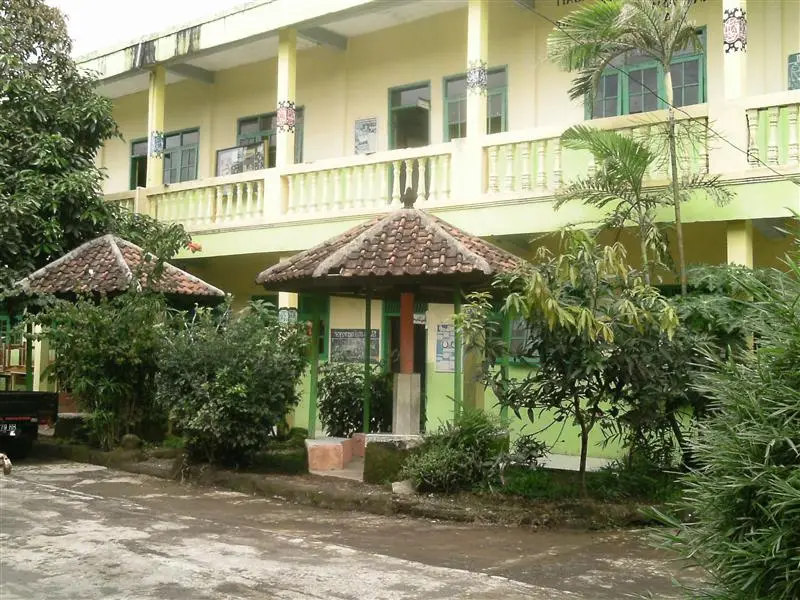 SMAS YADIKA 4