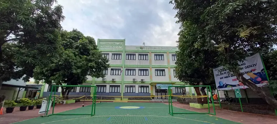 SMPIT INSAN MADANI